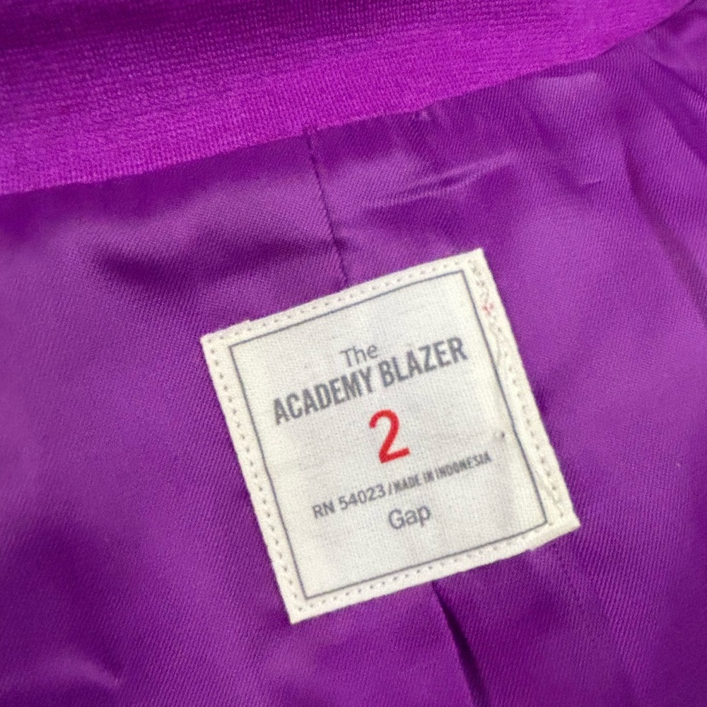 Gap Academy Blazer Size 2 in Fuchsia. This is fantastic and gorgeous - Picture 5 of 6